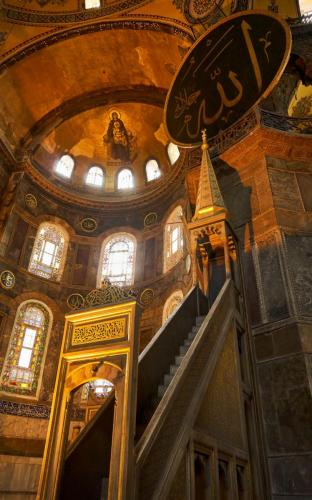 Hagia Sophia a mix of Christian and Muslim art